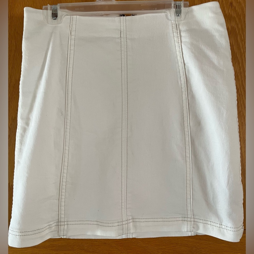 Free People Mini Skirt Size 6 High-Rise Womens White Stretch Short Modern Femme.